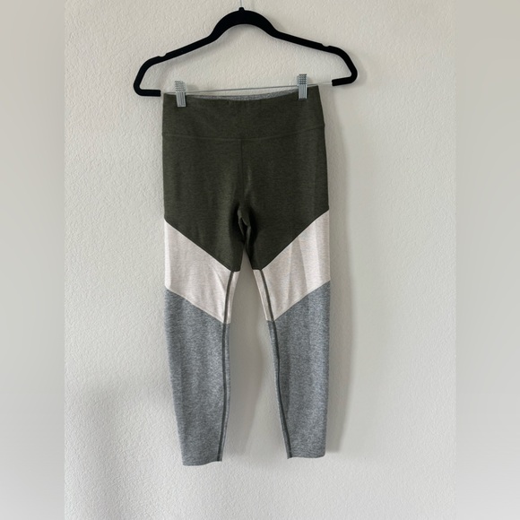 NWOT Outdoor Voices Springs 7/8 Legging in Small - Picture 2 of 4